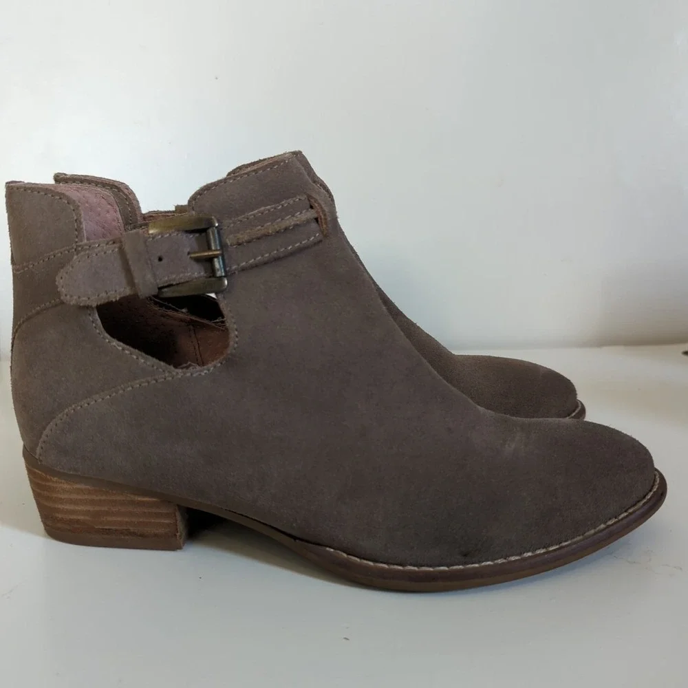 Anthropologie Seychelles   Women's Suede Western‎ Ankle Booties 7 Buckle Strap